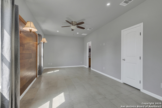 Image 16 of 25 For 5170 Village Green