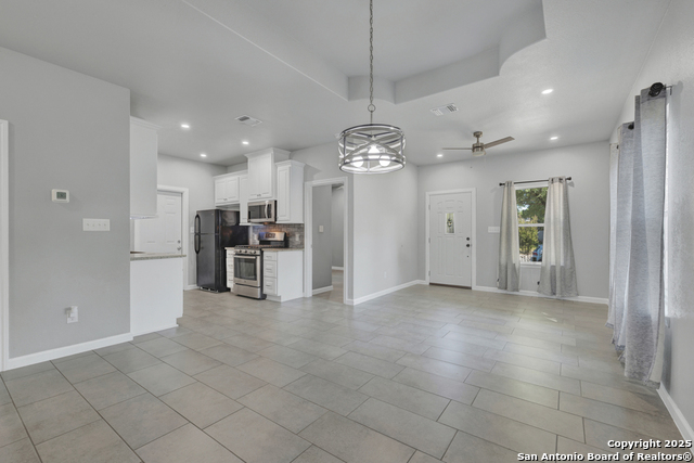 Image 6 of 25 For 5170 Village Green