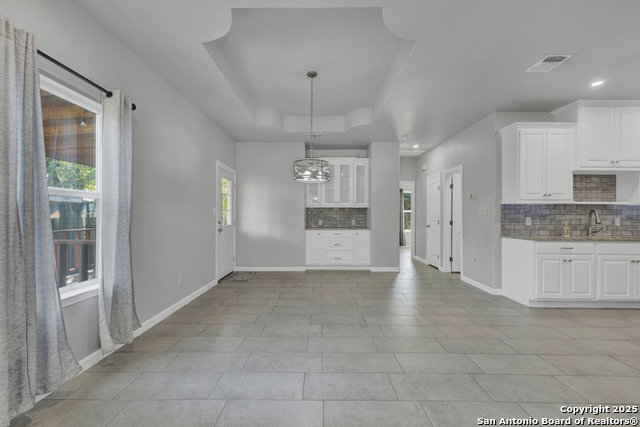 Image 7 of 25 For 5170 Village Green