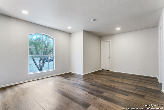 Image 31 of 49 For 1007 Verde Vista