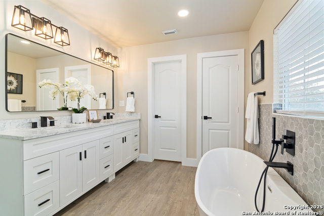 Image 20 of 29 For 21450 Bubbling Crk