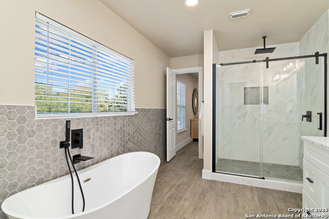 Image 21 of 29 For 21450 Bubbling Crk