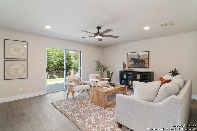 Image 7 of 29 For 21450 Bubbling Crk