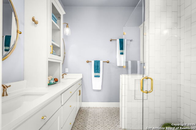 Image 11 of 15 For 653 Center