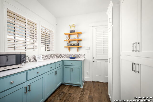 Image 9 of 15 For 653 Center