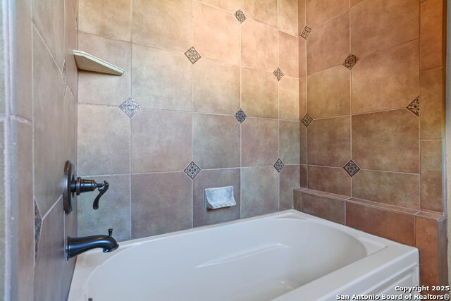 Image 25 of 56 For 114 Windview