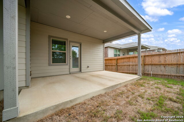 Listing photo id 19 for 15535 Comanche Deer