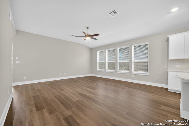 Listing photo id 5 for 15535 Comanche Deer