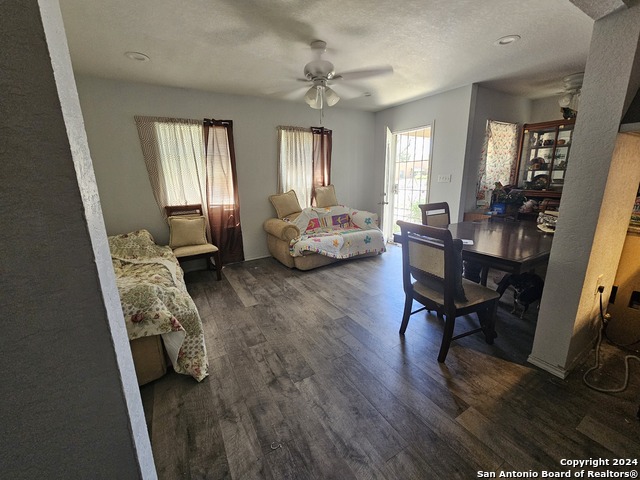 Listing photo id 1 for 1519 Steves Ave