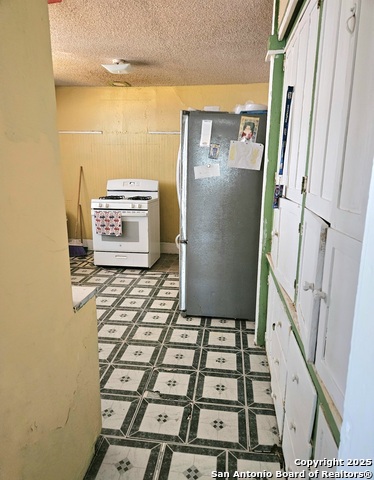 Image 5 of 10 For 111 Barrett Ave