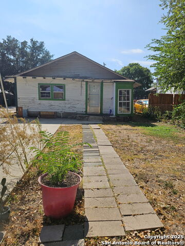 Image 9 of 10 For 111 Barrett Ave