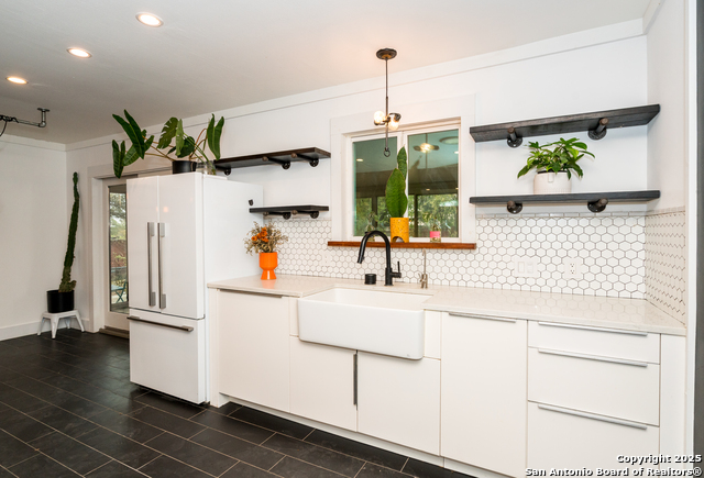 Image 21 of 42 For 522 Indigo  