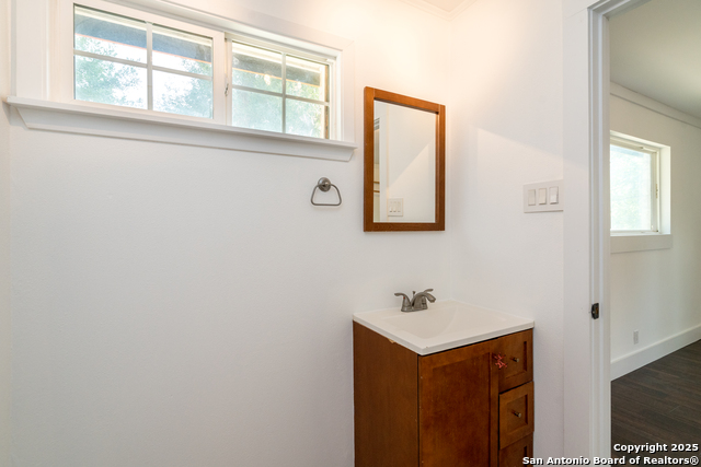 Image 28 of 42 For 522 Indigo  