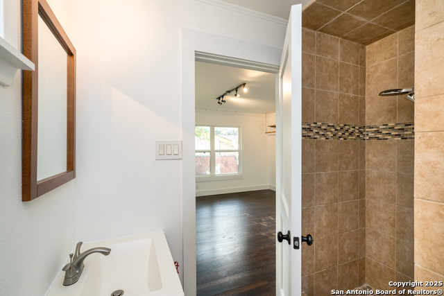 Image 29 of 42 For 522 Indigo  