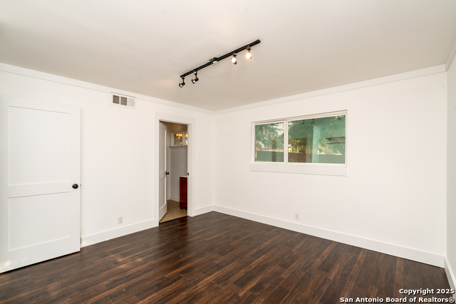 Image 30 of 42 For 522 Indigo  