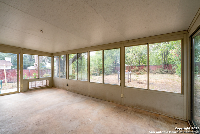 Image 35 of 42 For 522 Indigo  