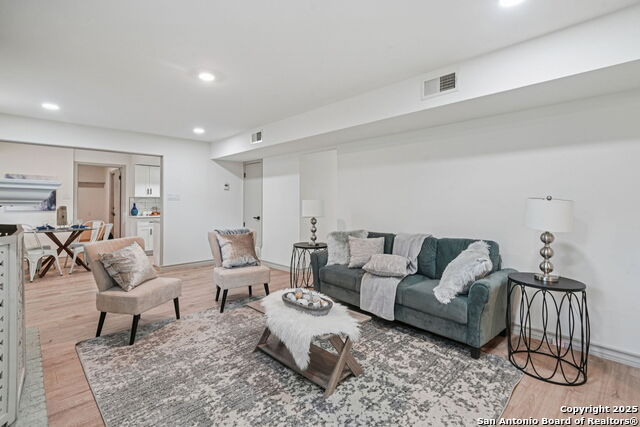 Image 6 of 37 For 10511 Merritime Ct