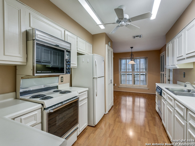 Image 14 of 25 For 7815 Broadway  408d