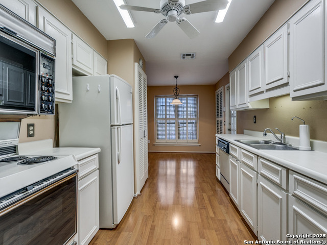 Image 15 of 25 For 7815 Broadway  408d