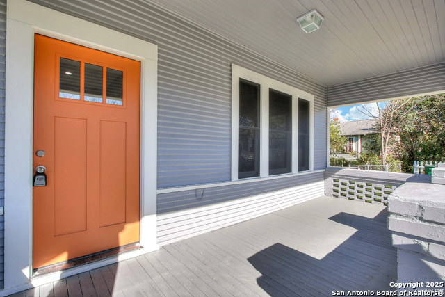 Listing photo id 0 for 115 Hermitage