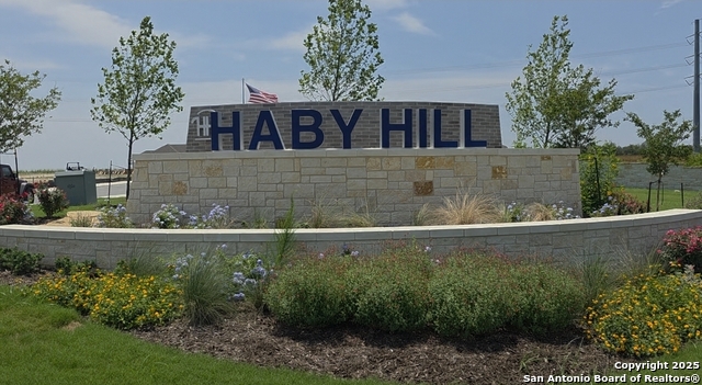 Listing photo id 1 for 240 Haby  