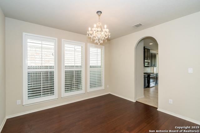 Listing photo id 8 for 9142 Yearling St