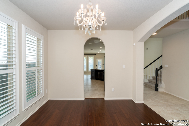 Listing photo id 10 for 9142 Yearling St