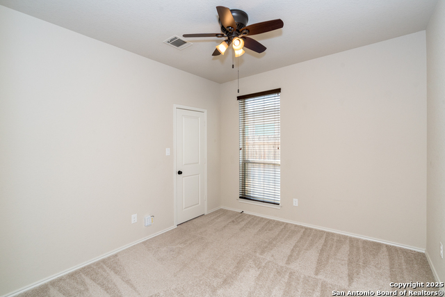 Listing photo id 12 for 9142 Yearling St