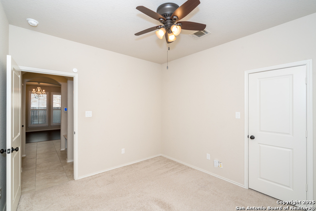 Listing photo id 13 for 9142 Yearling St