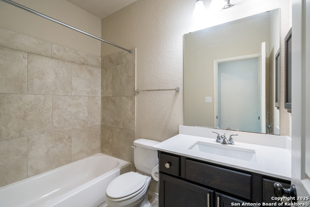 Listing photo id 14 for 9142 Yearling St