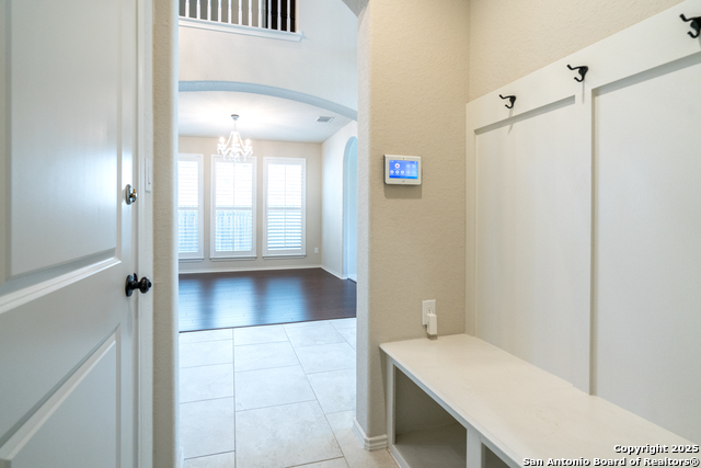 Listing photo id 17 for 9142 Yearling St