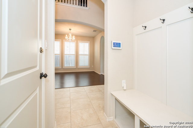 Listing photo id 18 for 9142 Yearling St