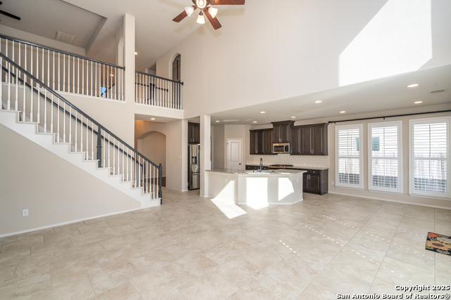 Listing photo id 21 for 9142 Yearling St