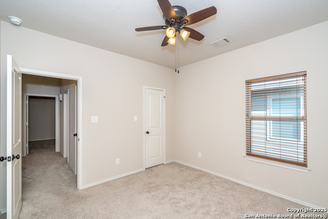 Listing photo id 23 for 9142 Yearling St