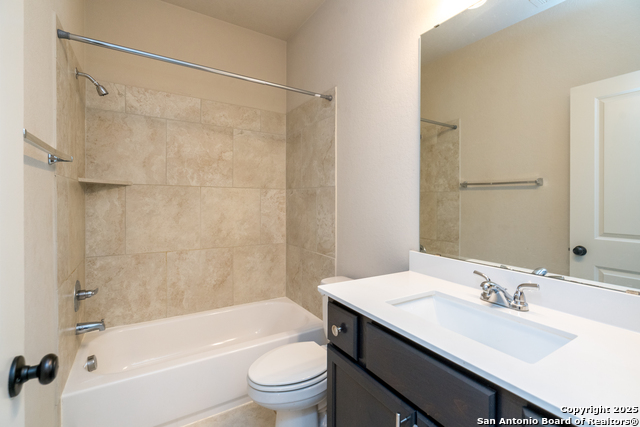 Listing photo id 25 for 9142 Yearling St