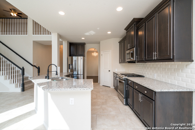 Listing photo id 31 for 9142 Yearling St