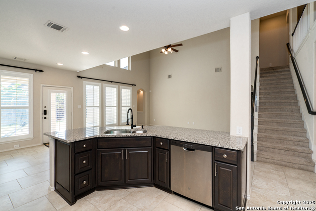 Listing photo id 35 for 9142 Yearling St