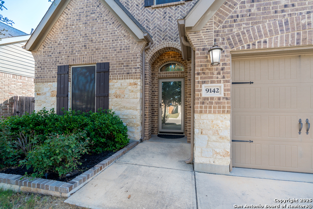 Listing photo id 2 for 9142 Yearling St