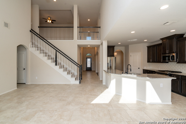 Listing photo id 39 for 9142 Yearling St