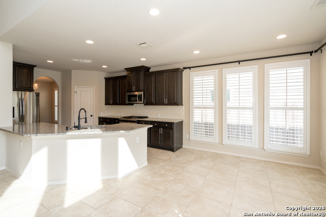 Listing photo id 40 for 9142 Yearling St