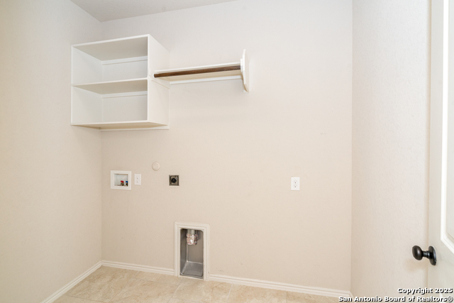 Listing photo id 41 for 9142 Yearling St