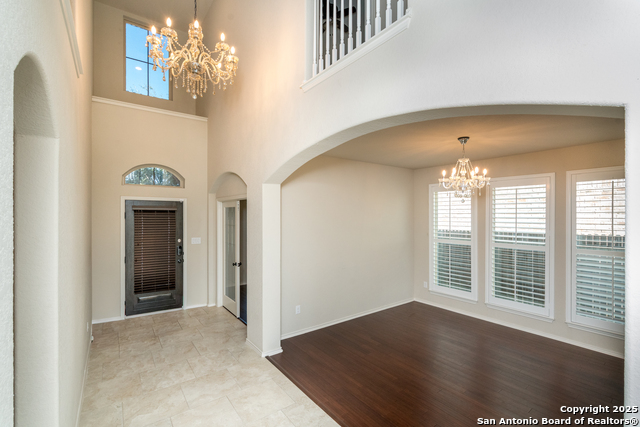 Listing photo id 3 for 9142 Yearling St