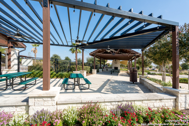 Listing photo id 55 for 9142 Yearling St