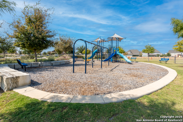 Listing photo id 58 for 9142 Yearling St