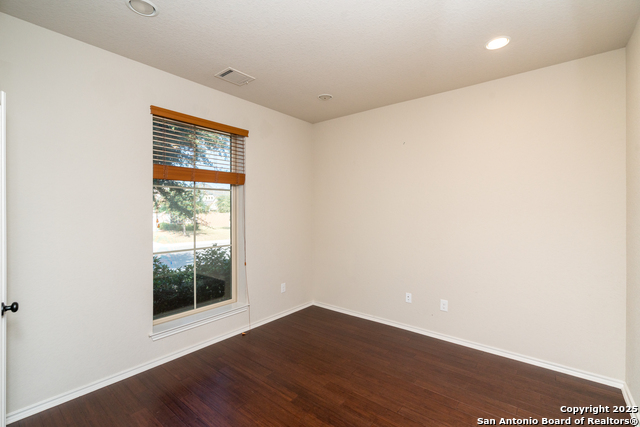 Listing photo id 6 for 9142 Yearling St