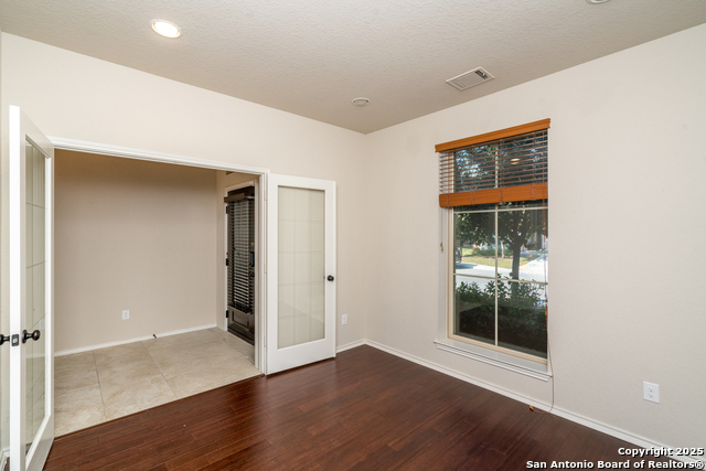 Listing photo id 7 for 9142 Yearling St