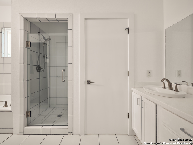 Image 14 of 31 For 400 Guenther Street E 1203