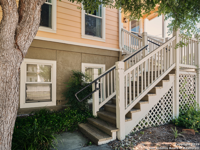 Image 27 of 31 For 400 Guenther Street E 1203