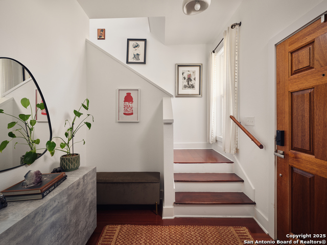 Image 7 of 31 For 400 Guenther Street E 1203