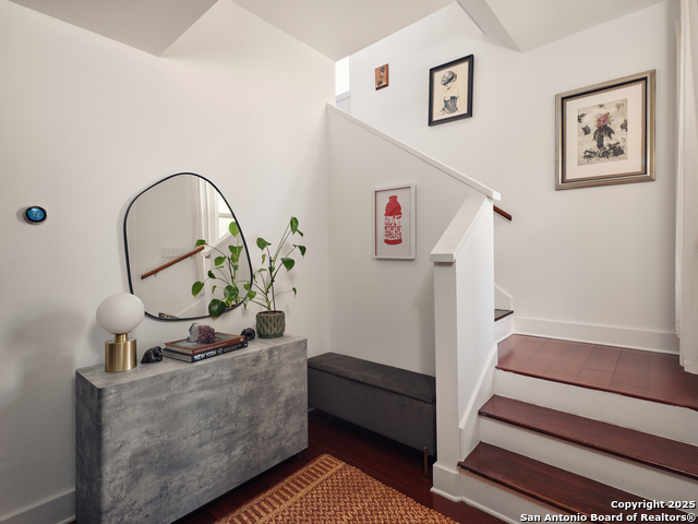 Image 8 of 31 For 400 Guenther Street E 1203